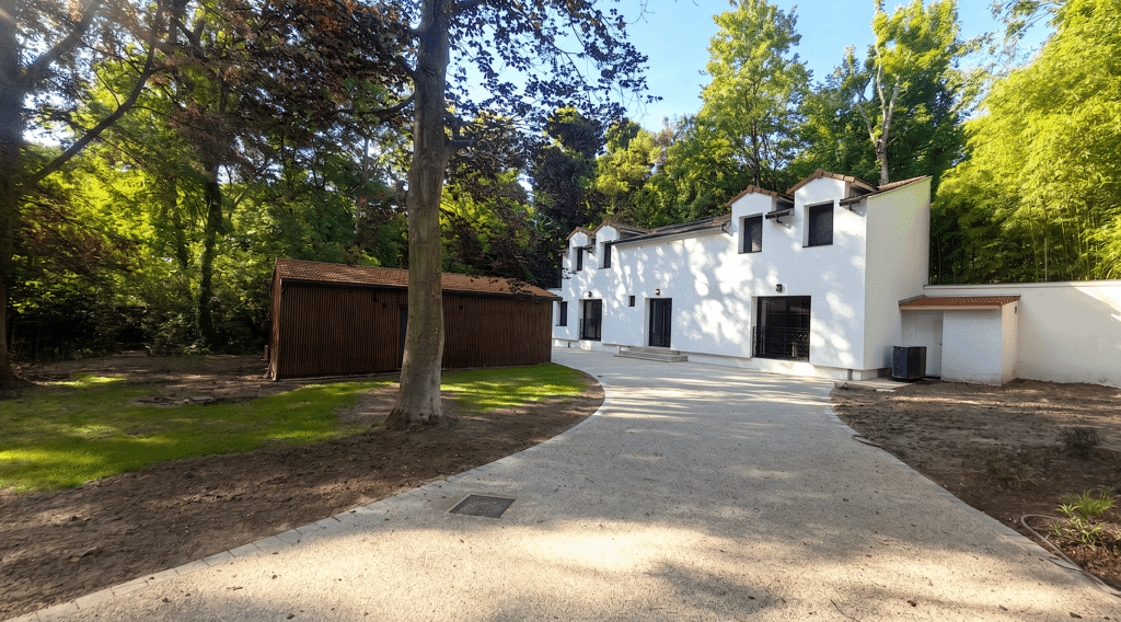 Maison neuve avec jardin et dépendance – Bièvres
