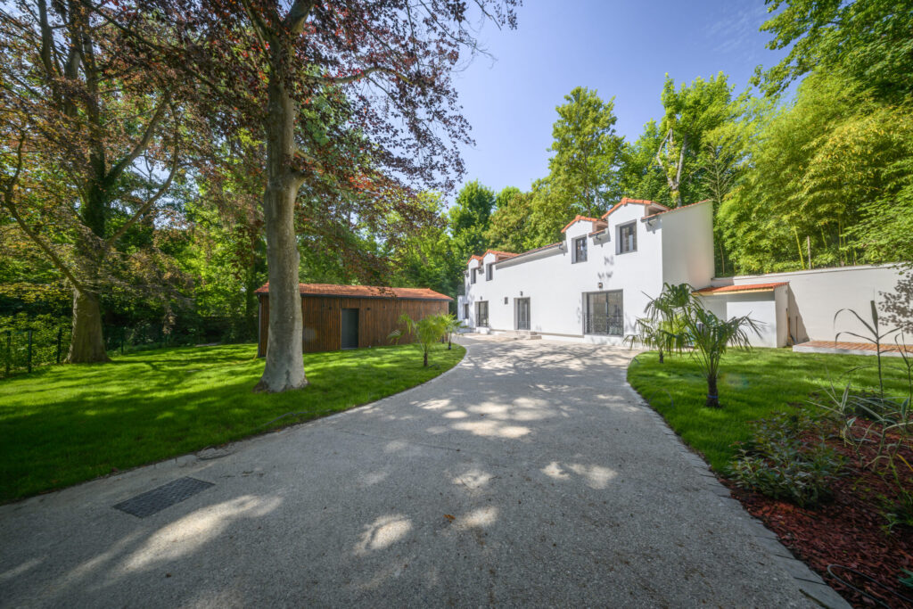 Maison neuve avec jardin et dépendance – Bièvres